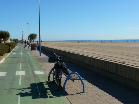 T3 vue mer et plage, avec wifi et parking Saint-Pierre-la-Mer  Buitenkant foto